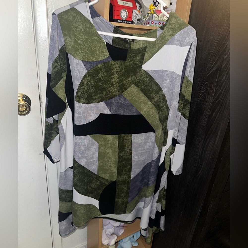 Alfani Green and Black Asymmetrical Graphic Tunic